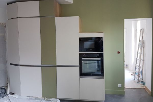 Cuisine dans studio parisien, une cuisine réalisée par SoCoo'c Lyon Liberte