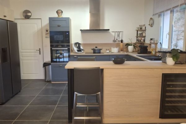 Cuisine bleue et bois , une cuisine réalisée par SoCoo'c Ajaccio