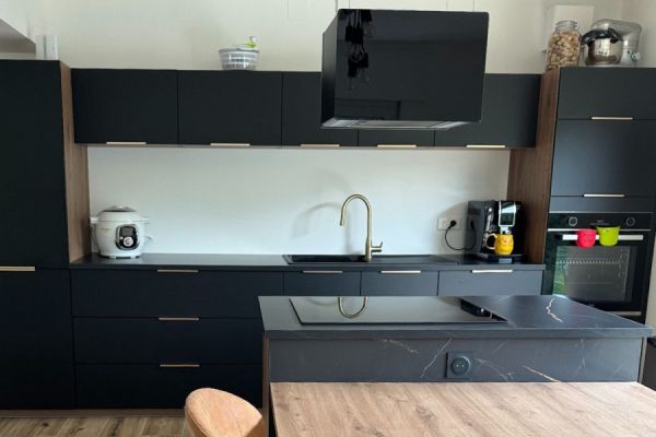La cuisine noire de Tiffany, une cuisine réalisée par SoCoo'c Valenciennes