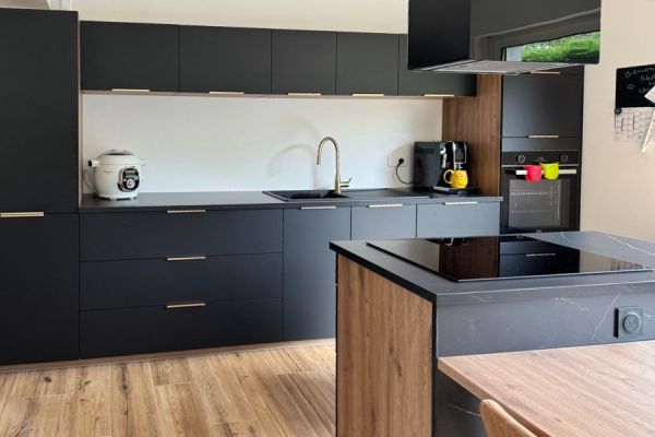 La cuisine noire de Tiffany, une cuisine réalisée par SoCoo'c Valenciennes