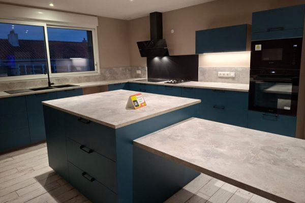 CUISINE BLEU PAON, une cuisine réalisée par SoCoo'c Challans