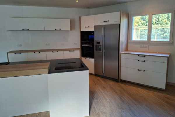 CUISINE BLANCHE ET BOIS, une cuisine réalisée par SoCoo'c Challans