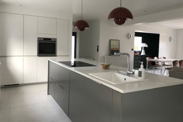 Cuisine équipée avec ilôt, une cuisine réalisée par SoCoo'c Bordeaux le Lac