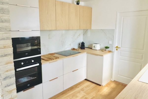 CUISINE BEIGE ET BOIS , une cuisine réalisée par SoCoo'c Fréjus