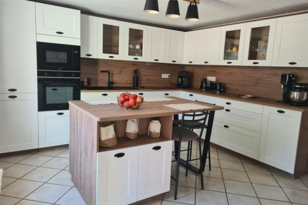 Cuisine équipée style campagne chic, une cuisine réalisée par SoCoo'c Charleville