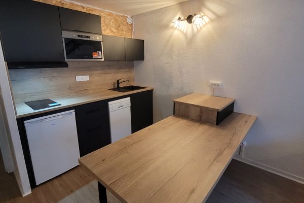 cuisine dans un logement à la montagne , une cuisine réalisée par SoCoo'c Tarbes