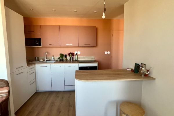 cuisine avec îlot terra cotta , une cuisine réalisée par SoCoo'c Marseille Cantini