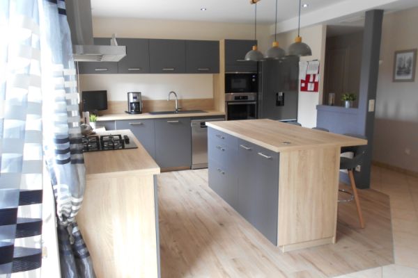 La cuisine contemporaine de Mr et Mme D, une cuisine réalisée par SoCoo'c Le Mans Sud