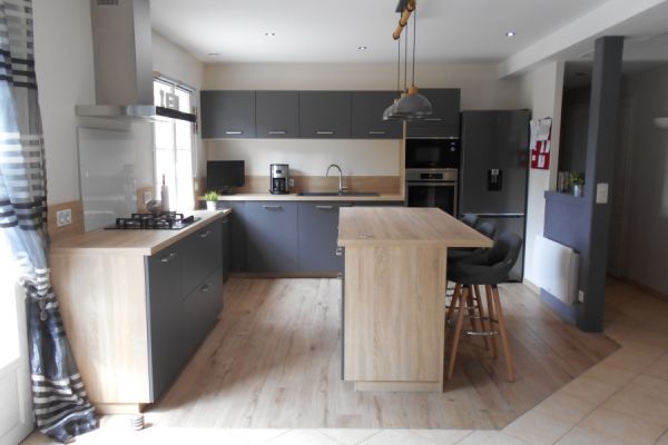 La cuisine contemporaine de Mr et Mme D, une cuisine réalisée par SoCoo'c Le Mans Sud