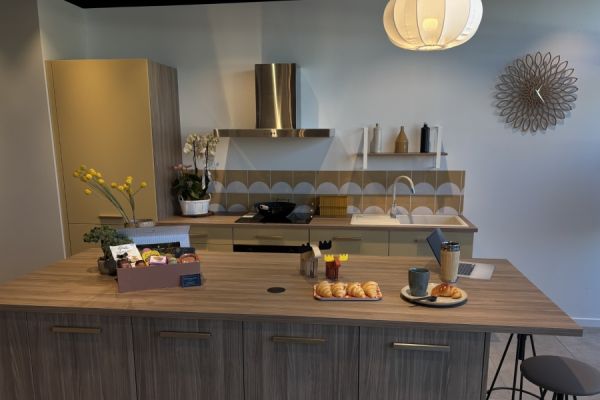 Cuisine Jaune et Bois, une cuisine réalisée par SoCoo'c Villeneuve-Loubet