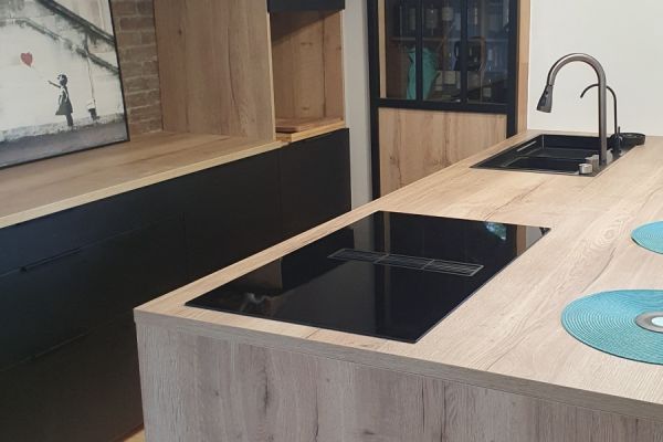 Cuisine équipée avec ilôt, une cuisine réalisée par SoCoo'c Bordeaux le Lac