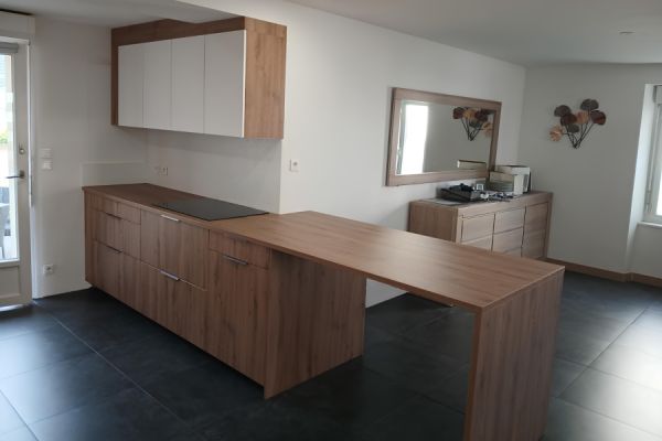 Cuisine blanche et bois meubles grande hauteur, une cuisine réalisée par SoCoo'c Selestat