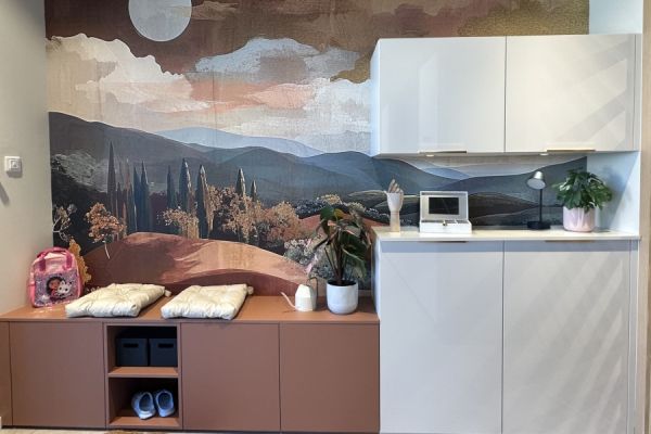 L'élégance d'un meuble d'entrée bicolore, une cuisine réalisée par SoCoo'c Villeneuve-Loubet