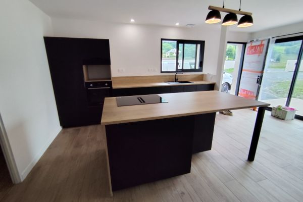 cuisine ouverte avec ilot , une cuisine réalisée par SoCoo'c Tarbes