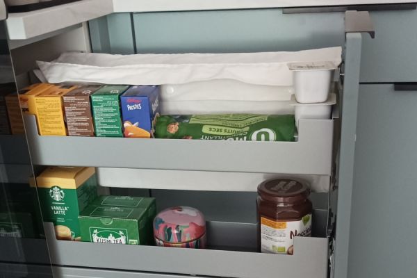 Une cuisine avec un îlot bien optimisé, une cuisine réalisée par SoCoo'c Rochefort