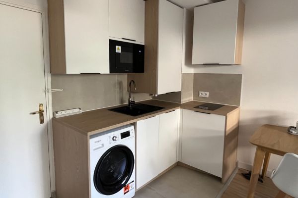   Kitchenette optimisée, une cuisine réalisée par SoCoo'c Marseille Cantini