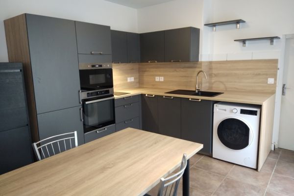 La cuisine grise et bois de Pascal, une cuisine réalisée par SoCoo'c Ancenis