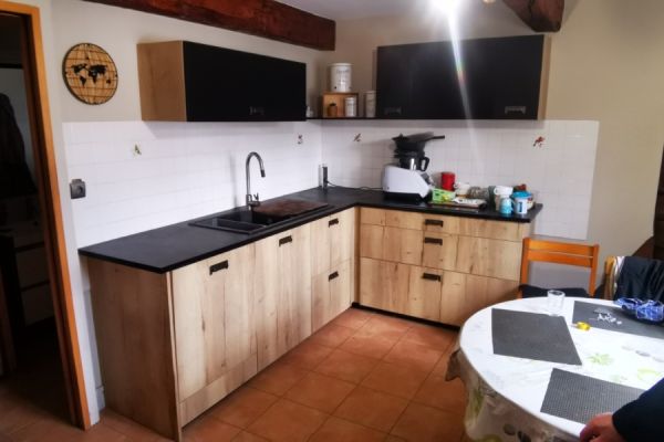 Cuisine en L de Claudie et Jean-Claude, une cuisine réalisée par SoCoo'c Macon