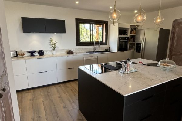 Cuisine Noir et Blanche , une cuisine réalisée par SoCoo'c Ajaccio