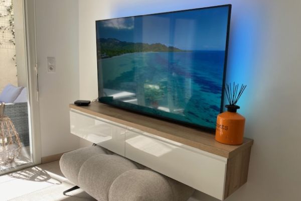 Meuble TV , une cuisine réalisée par SoCoo'c Fréjus