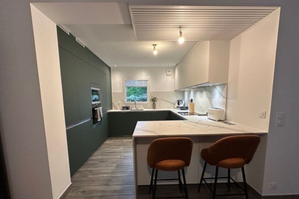 Cuisine en U, verte, une cuisine réalisée par SoCoo'c Annecy