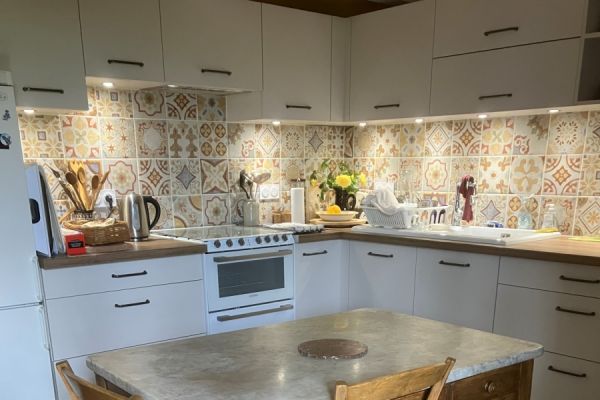 Cuisine blanche et bois, une cuisine réalisée par SoCoo'c Ajaccio