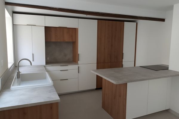 Cuisine blanche bois avec effet béton, une cuisine réalisée par SoCoo'c Noyelles Godault