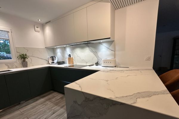 Cuisine en U, verte, une cuisine réalisée par SoCoo'c Annecy