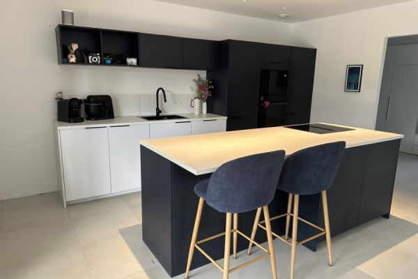 Cuisine bleu nocture , une cuisine réalisée par SoCoo'c Rennes Chantepie