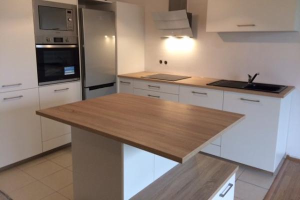 La cuisine blanche et bois de Mme et Mr D, une cuisine réalisée par SoCoo'c Lille Englos