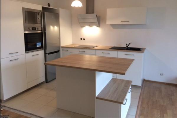 La cuisine blanche et bois de Mme et Mr D, une cuisine réalisée par SoCoo'c Lille Englos