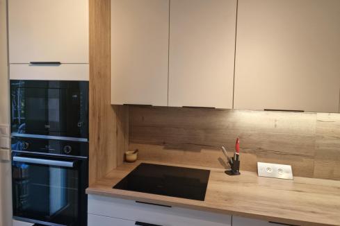 La cuisine blanche et bois de Maxime et Solène, une cuisine réalisée par SoCoo'c Aix en Provence