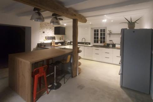Cuisine blanche et noire de Sandrine , une cuisine réalisée par SoCoo'c Blois