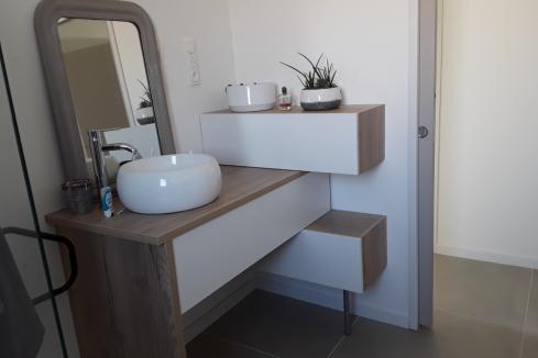 Meubles de salle de bain blanc et bois, une cuisine réalisée par SoCoo'c La Roche sur Yon