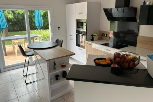 La cuisine blanche et bois de Jean-Luc, une cuisine réalisée par SoCoo'c Vichy