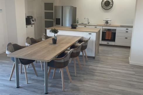 Cuisine blanche et bois campagne, une cuisine réalisée par SoCoo'c Le Mans