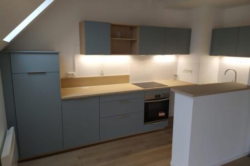La cuisine vert pastel et bois de Mme &amp; Mr L., une cuisine réalisée par SoCoo'c Lannion