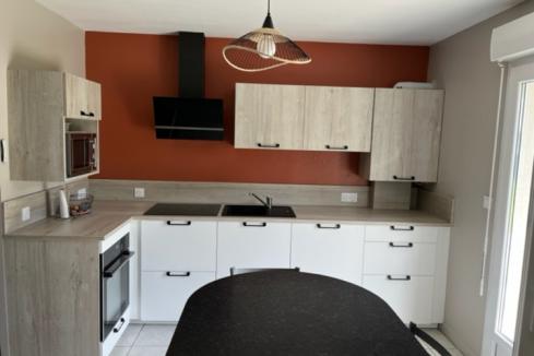 La cuisine blanche et bois de Bertrand et Régine, une cuisine réalisée par SoCoo'c Ancenis