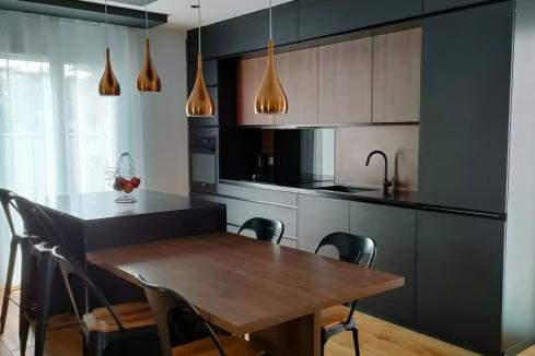 Une cuisine noire et noyer très chic !, une cuisine réalisée par SoCoo'c Bayonne