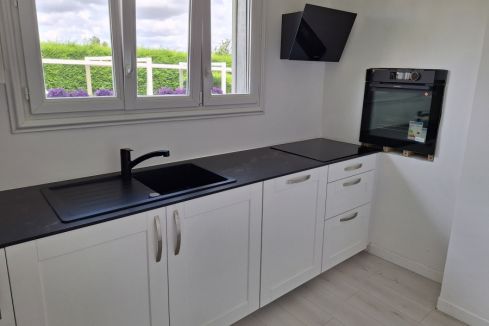 Une petite cuisine avec un max de rangement !, une cuisine réalisée par SoCoo'c Chartres