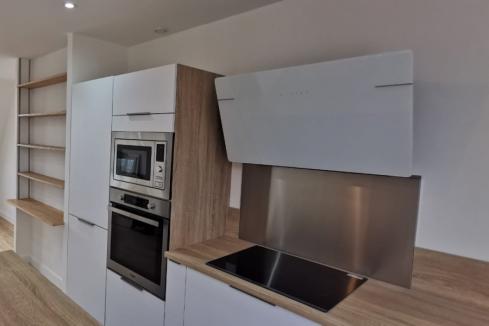 Une cuisine blanche et bois, une cuisine réalisée par SoCoo'c Chambly