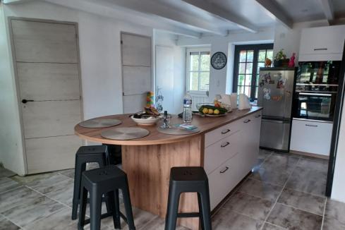 La cuisine blanche et bois de Mme  C, une cuisine réalisée par SoCoo'c Saint Nazaire