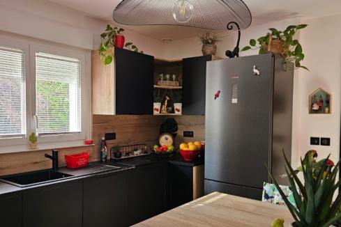Cuisine en noire et bois, une cuisine réalisée par SoCoo'c Strasbourg