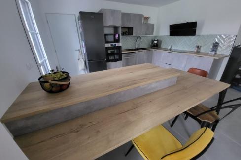 Cuisine grise et bois de Julia , une cuisine réalisée par SoCoo'c Osny