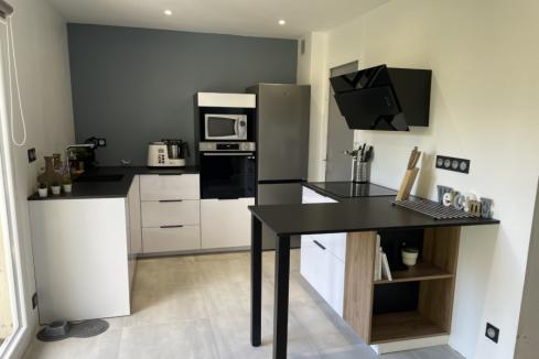 La cuisine blanche et noire de Mr B., une cuisine réalisée par SoCoo'c Tours