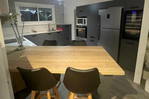 Cuisine plan de travail en dekton et meubles anthracite, une cuisine réalisée par SoCoo'c Dax