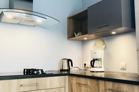 Mélange bois et taupe !, une cuisine réalisée par SoCoo'c Villefranche