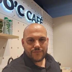 Julien, Manager