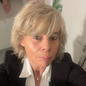 Christine, Manager