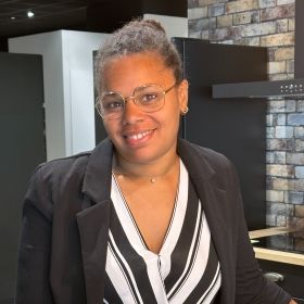 Bénédicte, Assistante